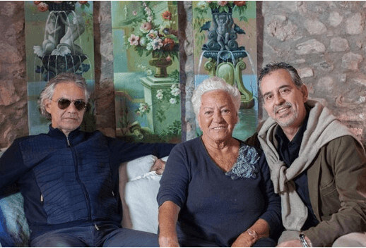 Alberto Bocelli with his mother and brother